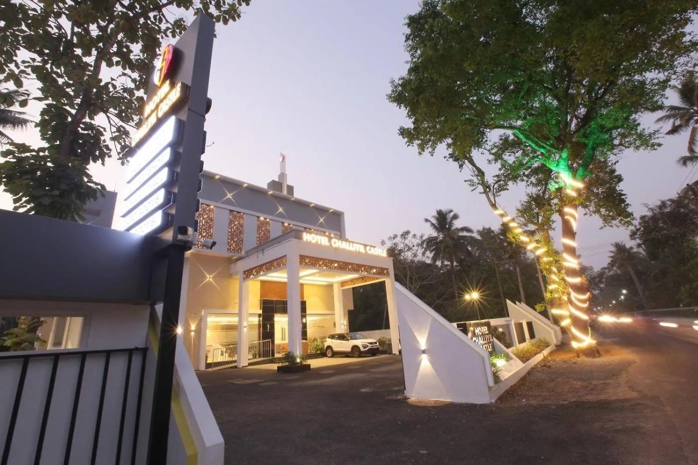 Challyil Castle Mararikulam Hotel